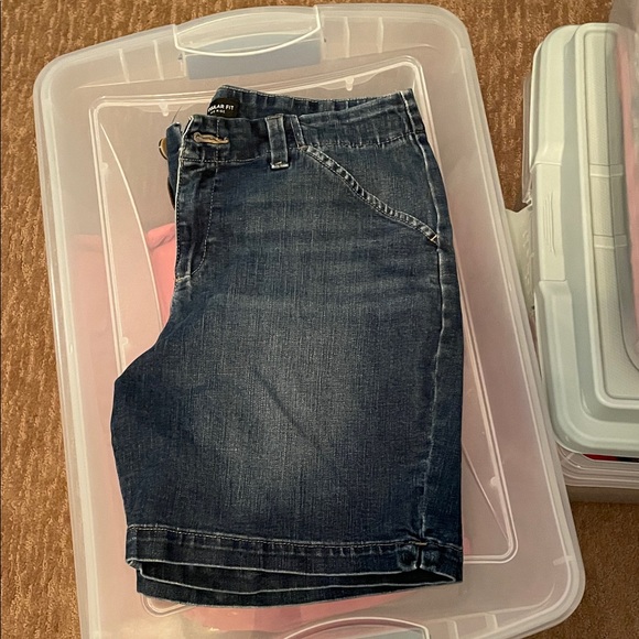 Lee Pants - Lee Regular Fit Mid Rise Denim Shorts